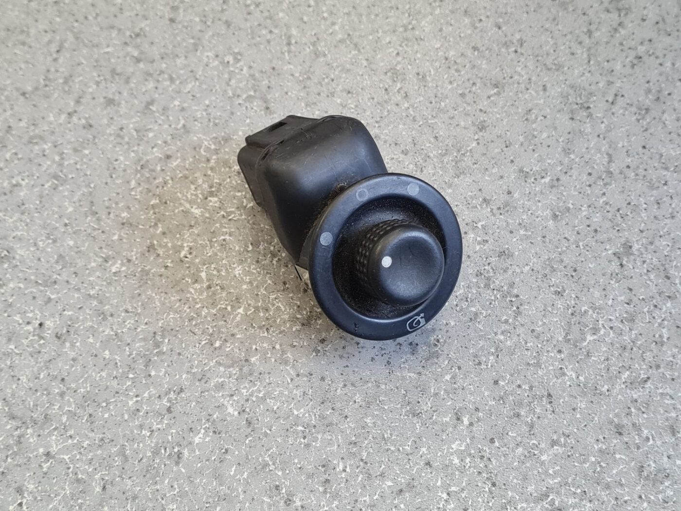 Spoguļa regulēšanas poga priekš RENAULT MEGANE 2004 1 Spoguļa regulēšanas poga priekš RENAULT MEGANE 2004