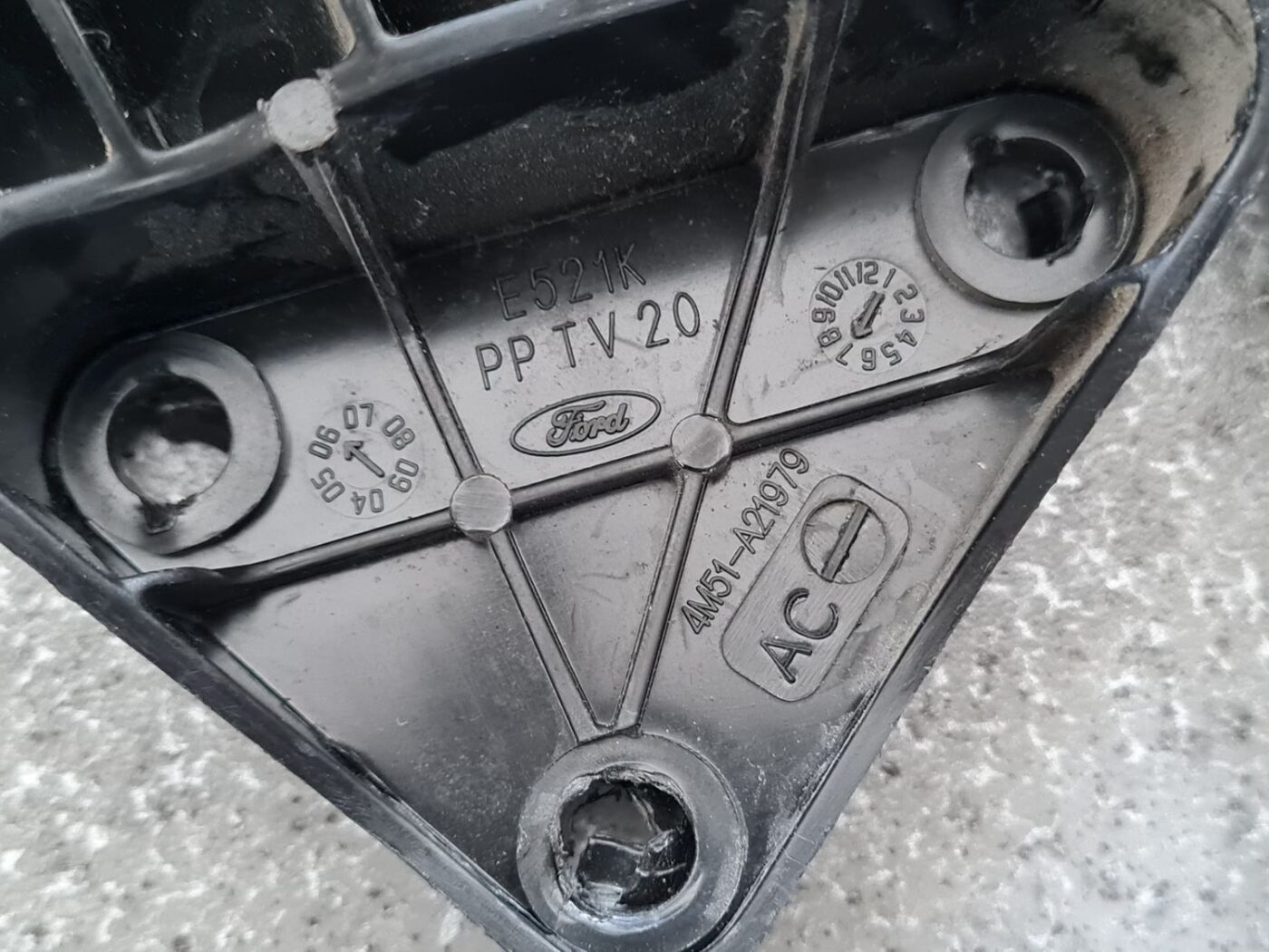 Aizmugurējo kreiso durvju slēdzene priekš FORD FOCUS 2006