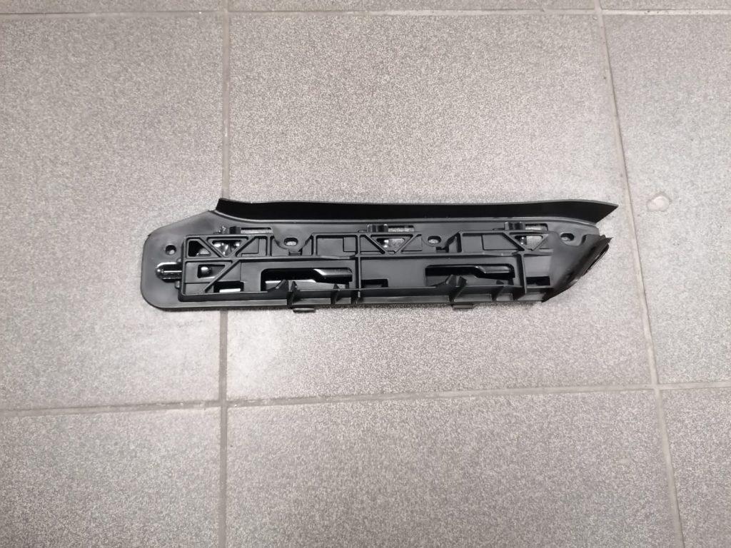 Priekšējā spārna un bufera stiprinājums priekš VW TOURAN 2005 1 Priekšējā spārna un bufera stiprinājums priekš VW TOURAN 2005