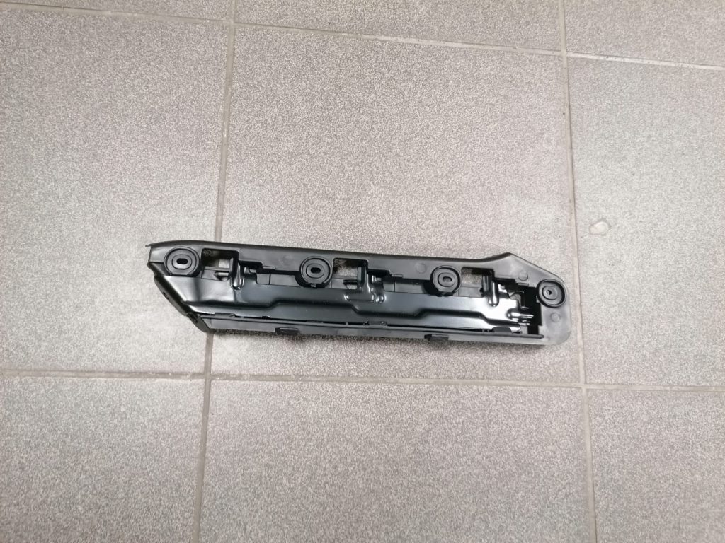 Priekšējā spārna un bufera stiprinājums priekš VW TOURAN 2005 2 Priekšējā spārna un bufera stiprinājums priekš VW TOURAN 2005