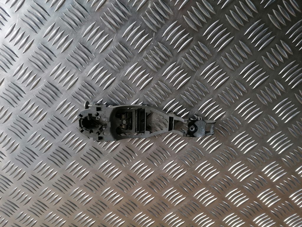 Aizmugurējais kreisais durvju rokturis priekš VW POLO 2008 1 Aizmugurējais kreisais durvju rokturis priekš VW POLO 2008