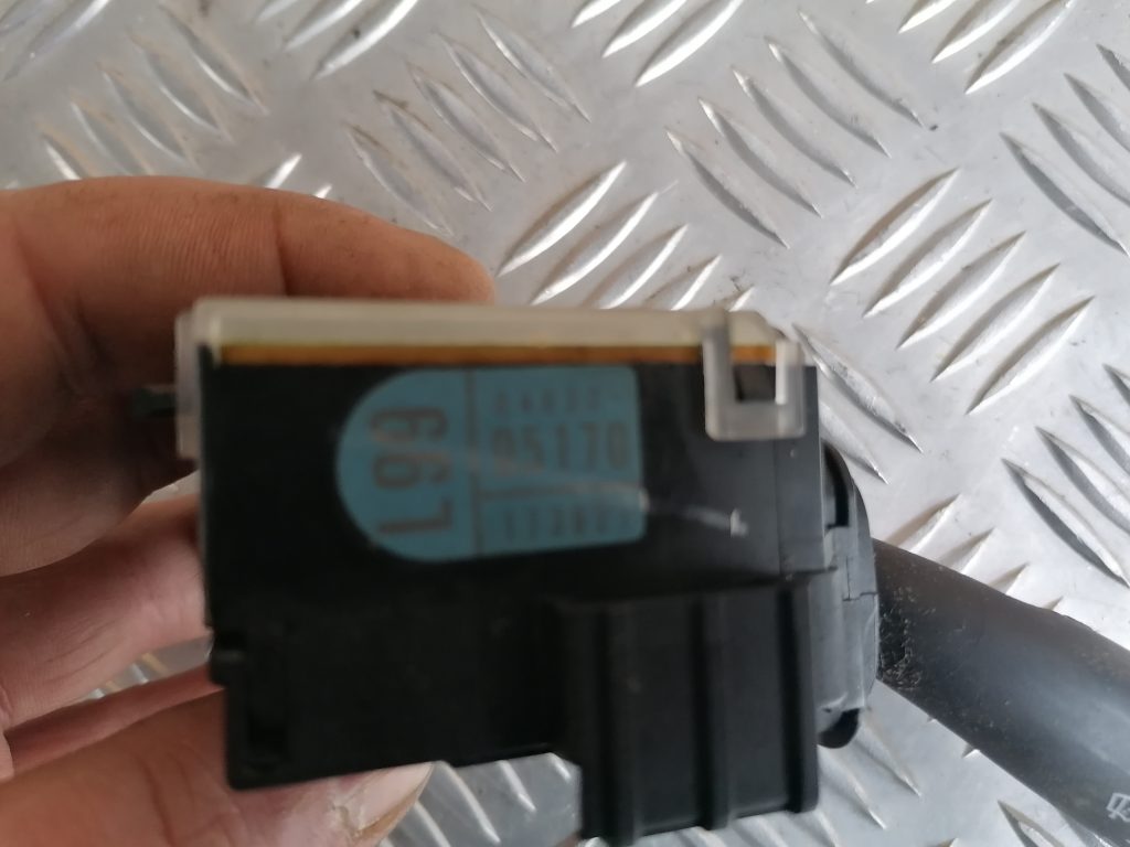 Stikla tīrītāja slēdzis priekš TOYOTA COROLLA VERSO 2005 3 Stikla tīrītāja slēdzis priekš TOYOTA COROLLA VERSO 2005