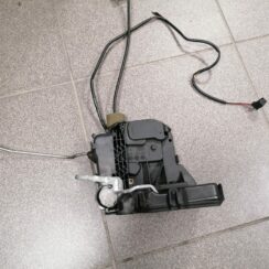 Priekšējo labo durvju slēdzene priekš MERCEDES BENZ CLS 320 2005