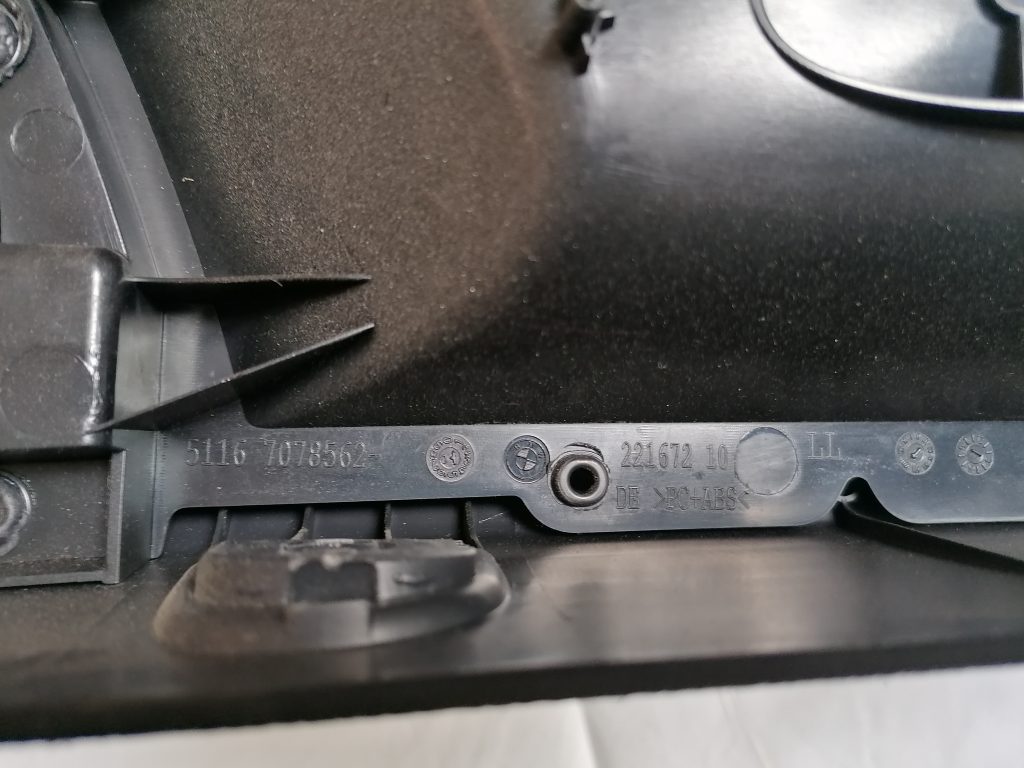 Centrālās konsoles apdares lielākā daļa priekš BMW 1 E87 2009 WHITE