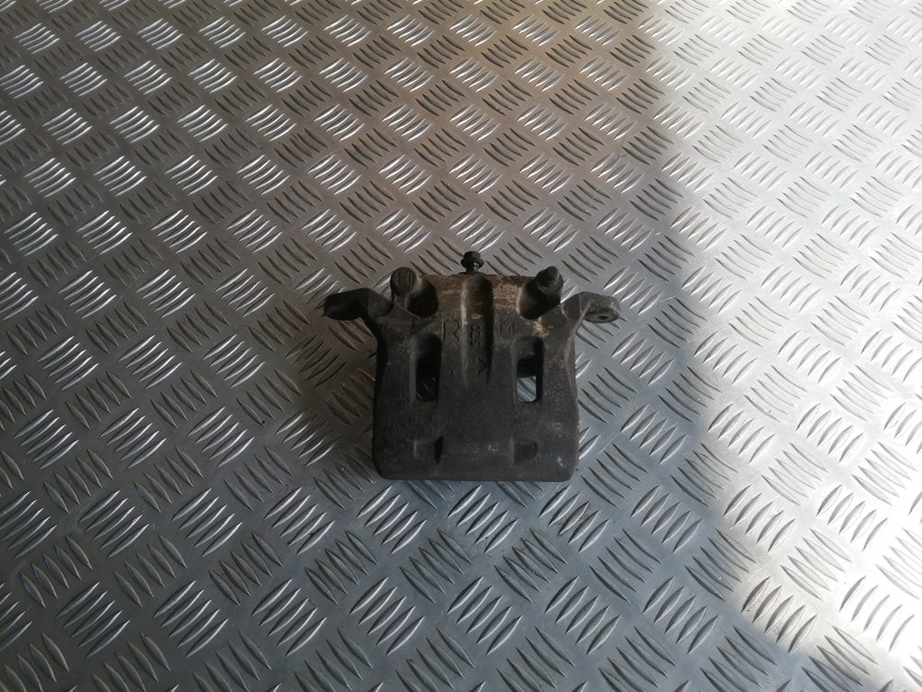 Priekšējais labais suports priekš NISSAN PATHFINDER 2006 1 Priekšējais labais suports priekš NISSAN PATHFINDER 2006