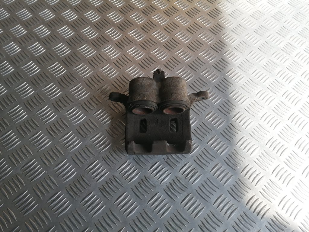 Priekšējais labais suports priekš NISSAN PATHFINDER 2006 2 Priekšējais labais suports priekš NISSAN PATHFINDER 2006