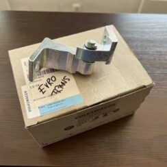 Durvju eņģe priekš Audi Q5  2008-2017 8K0831401E