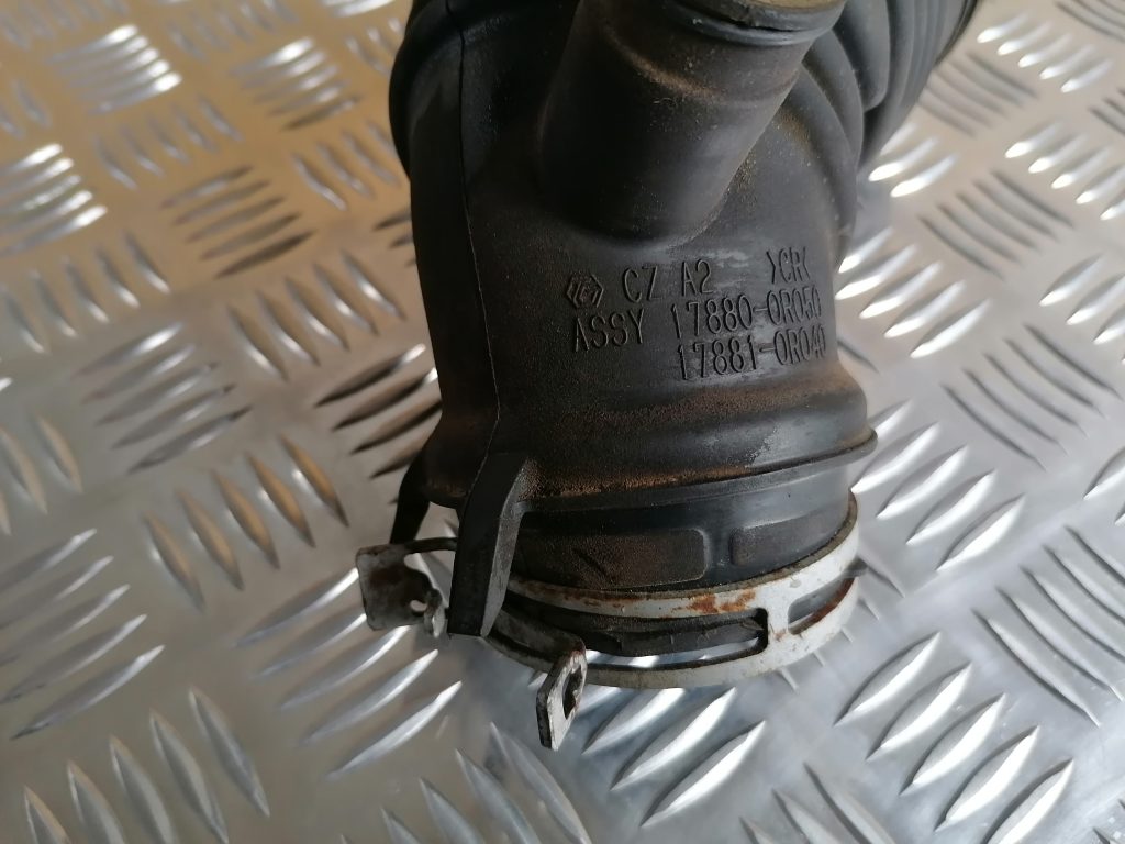 Gaisa filtra korpusa caurule priekš TOYOTA AVENSIS 2012