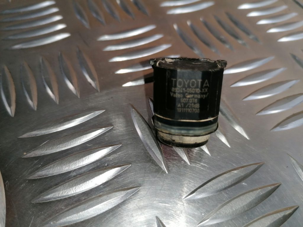 Parkošanās devējs priekš TOYOTA AVENSIS 2012 1 Parkošanās devējs priekš TOYOTA AVENSIS 2012