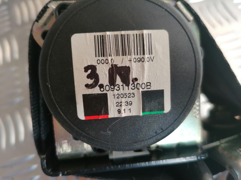 Aizmugurējā labā drošības josta priekš TOYOTA AVENSIS 2012