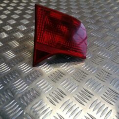 Bagāžnieka vāka kreisais lukturis priekš AUDI A4 2007