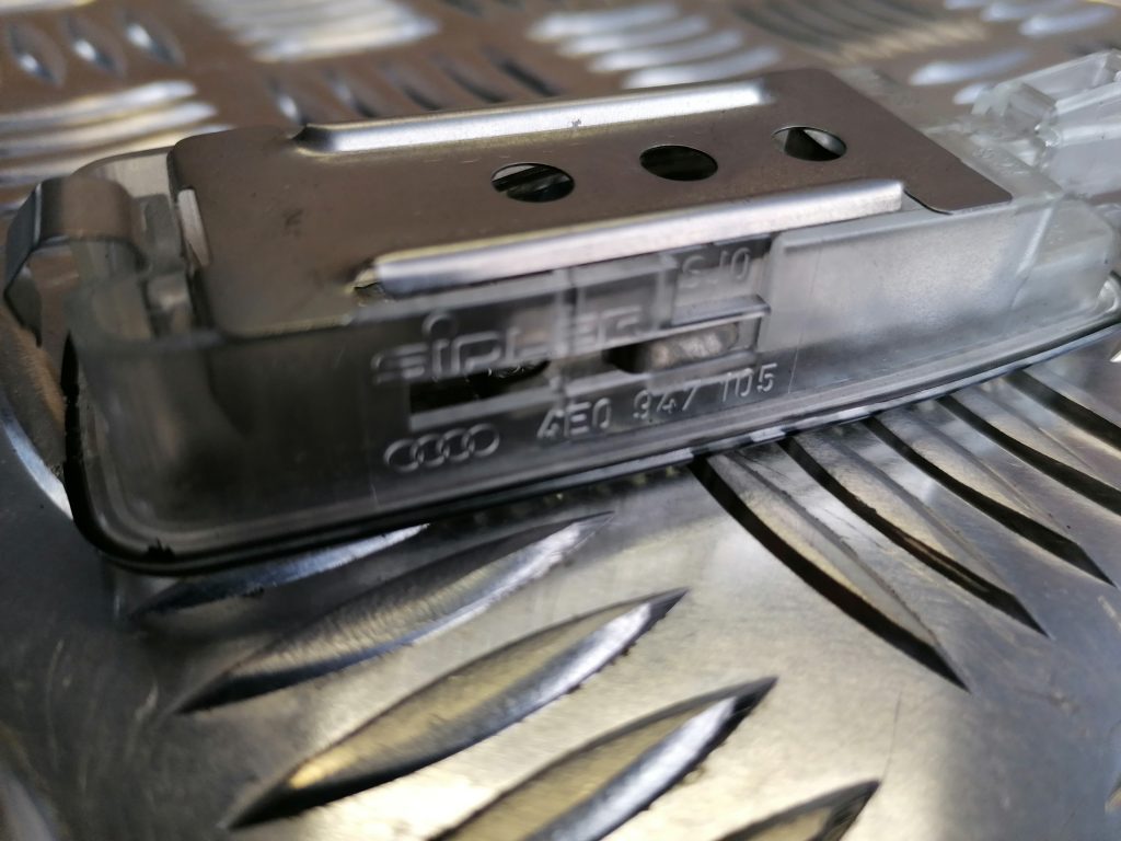 Saules aizsarga apgaismojums priekš AUDI A4 2007