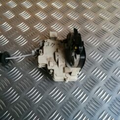 Aizmugurējo labo durvju slēdzene priekš AUDI A4 2007