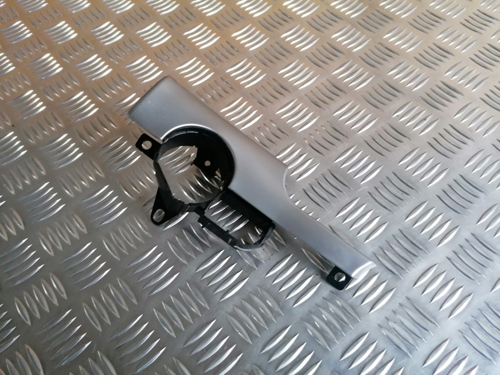 Mērinstrumentu paneļa dekoratīvā uzlika priekš AUDI A4 2007 1 Mērinstrumentu paneļa dekoratīvā uzlika priekš AUDI A4 2007