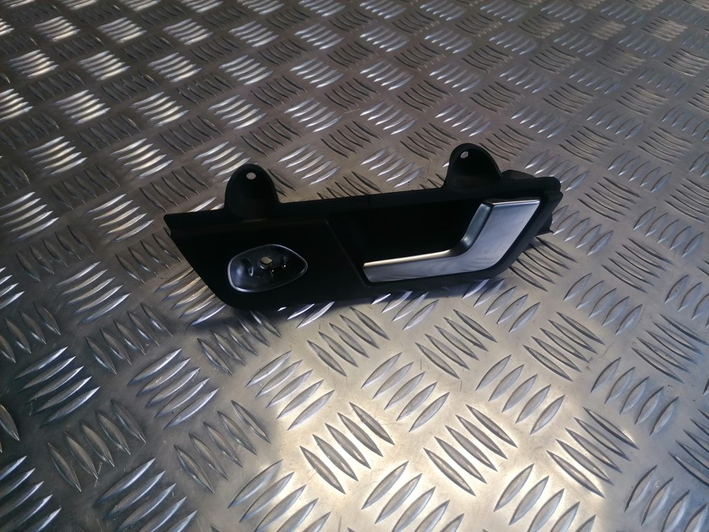 Salona durvju rokturis, aizmugures labais priekš AUDI A4 2005 1 Salona durvju rokturis, aizmugures labais priekš AUDI A4 2005