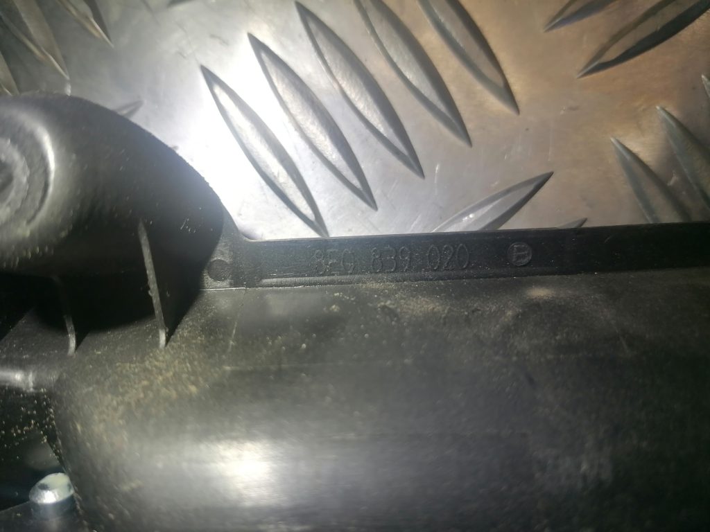 Salona durvju rokturis, aizmugures labais priekš AUDI A4 2005 2 Salona durvju rokturis, aizmugures labais priekš AUDI A4 2005