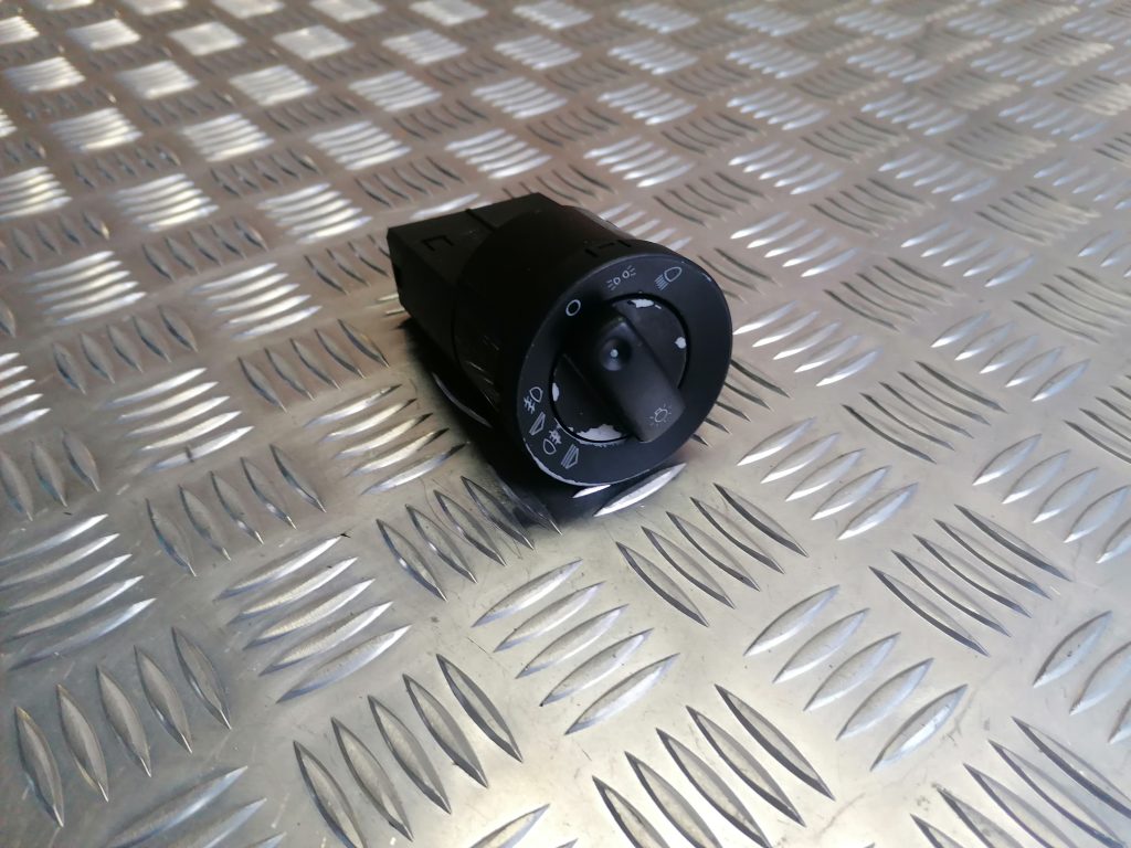 Gaismas slēdzis priekš AUDI A4 AVANT 2005 1 Gaismas slēdzis priekš AUDI A4 AVANT 2005