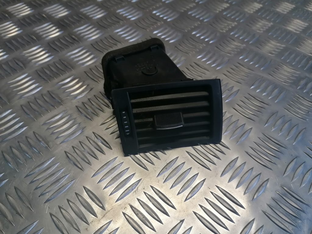 Mērinstrumentu paneļa gaisa vads, pa labi priekš AUDI A4 2007 1 Mērinstrumentu paneļa gaisa vads, pa labi priekš AUDI A4 2007