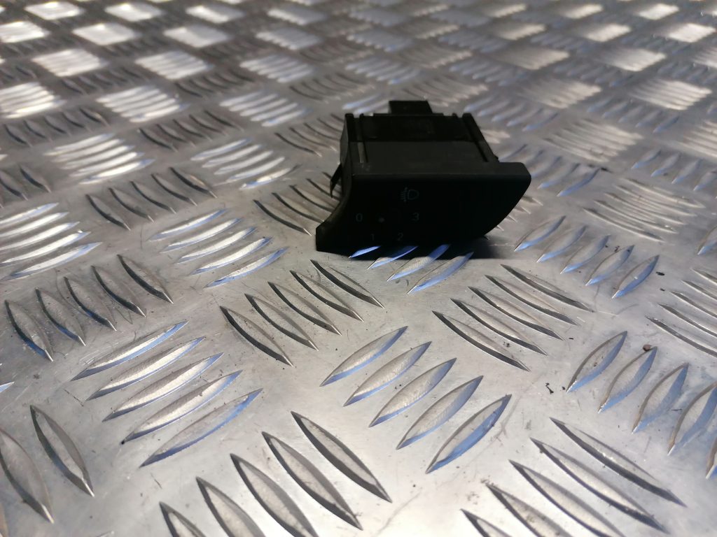 Lukturu augstuma regulēšanas poga priekš AUDI A4 2007 1 Lukturu augstuma regulēšanas poga priekš AUDI A4 2007