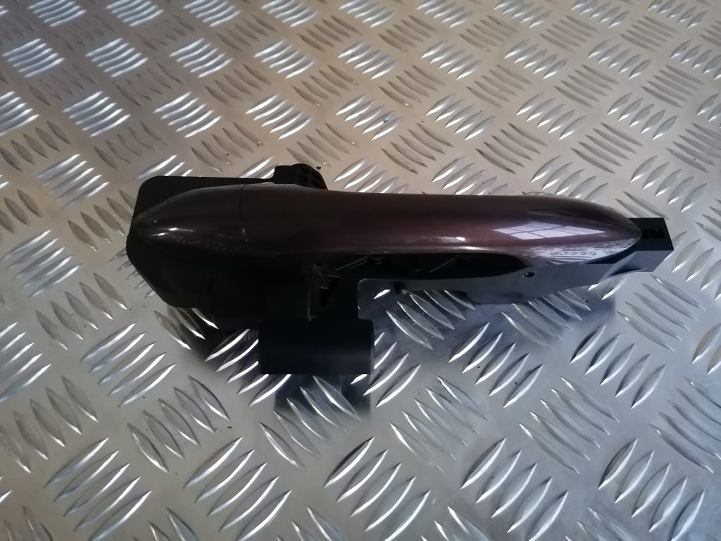 Priekšējāis labais durvju rokturis priekš KIA CEED 2013 1 Priekšējāis labais durvju rokturis priekš KIA CEED 2013