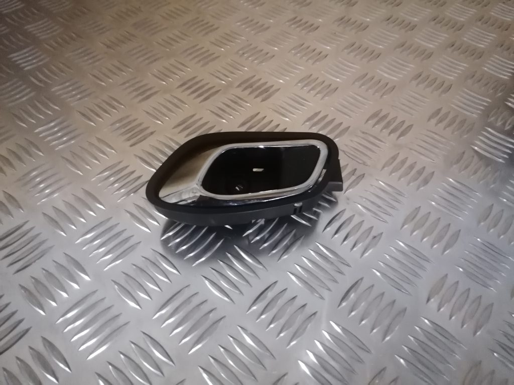 Salona durvju rokturis, aizmugures kreisais priekš KIA CEED 2013 1 Salona durvju rokturis, aizmugures kreisais priekš KIA CEED 2013