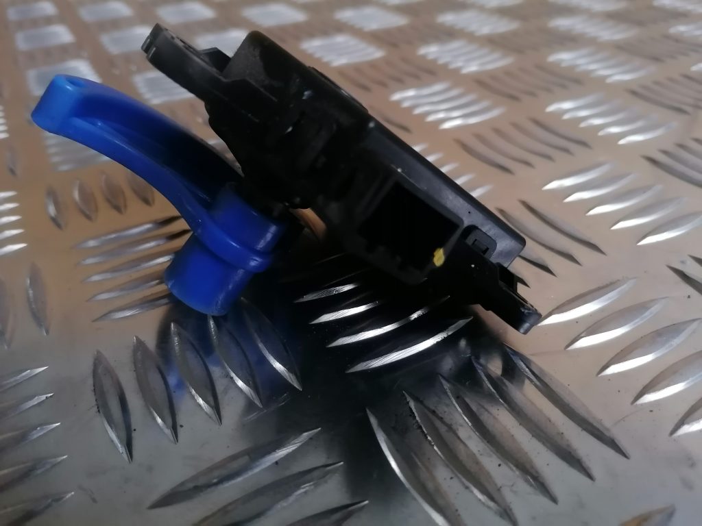 Apsildes sistēmas aktuators priekš KIA CEED 2013