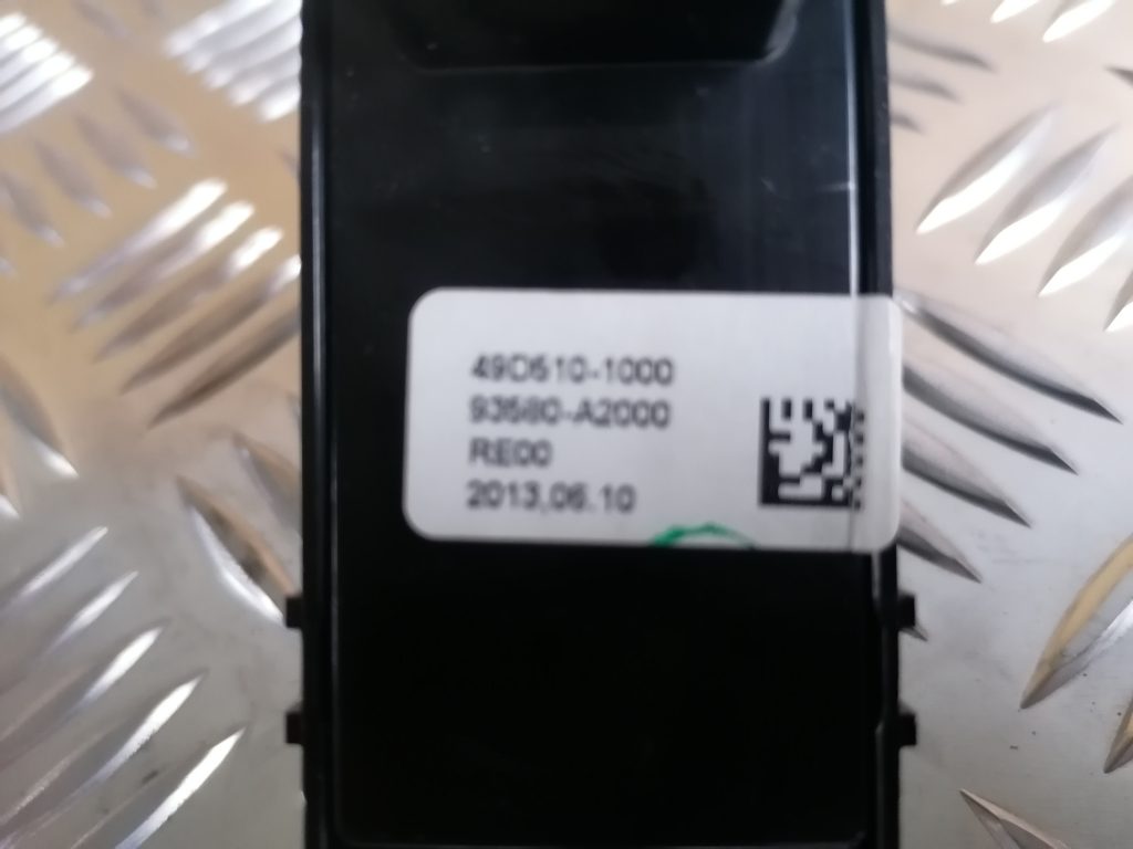 Stikla pacelšanas poga priekš KIA CEED 2013 2 Stikla pacelšanas poga priekš KIA CEED 2013