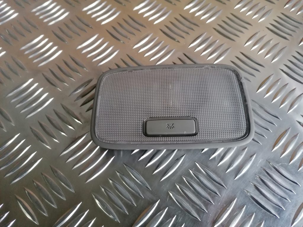 Aizmugurējo sēdvietu apgaismojums priekš KIA CEED 2013 1 Aizmugurējo sēdvietu apgaismojums priekš KIA CEED 2013