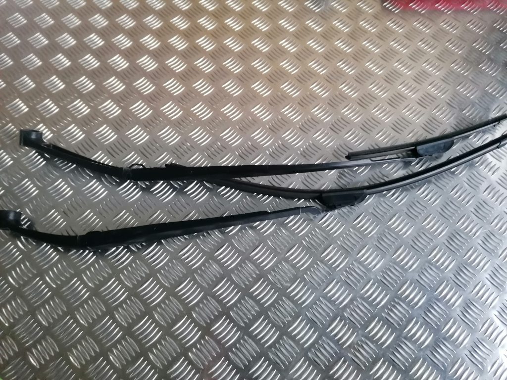 Vējstikla slotu turētāju komplekts priekš KIA CEED 2013