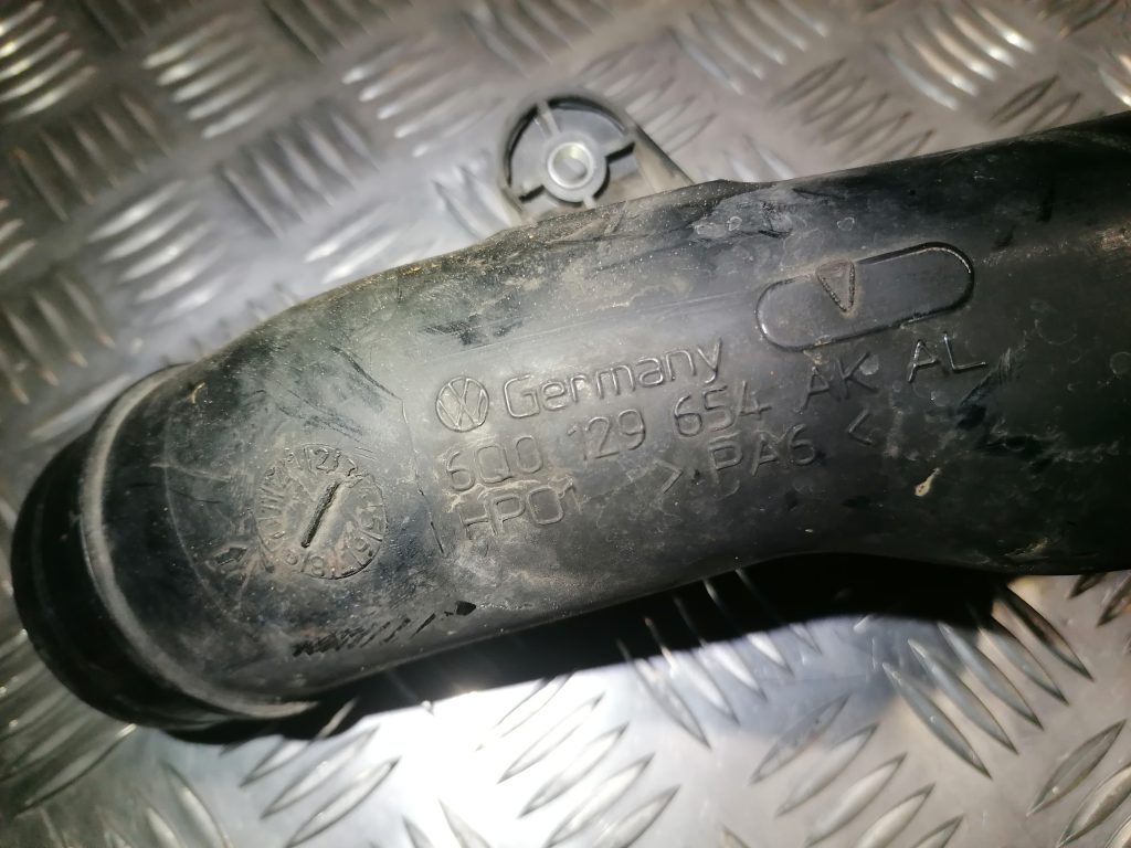 Interkulera caurule priekš VW POLO 2008 2 Interkulera caurule priekš VW POLO 2008