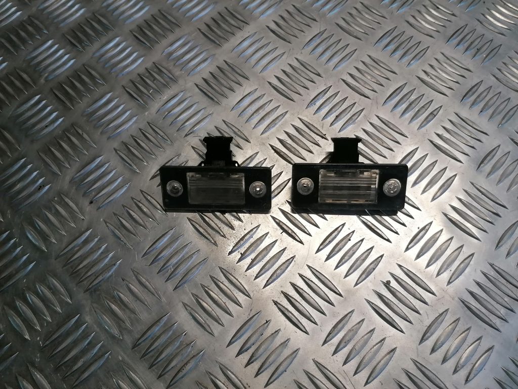 Numura zīmes apgaismojums priekš ŠKODA FABIA 2008