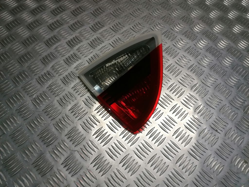 Bagāžnieka vāka labais lukturis priekš BMW 330D E91 2008 TOURING 1 Bagāžnieka vāka labais lukturis priekš BMW 330D E91 2008 TOURING