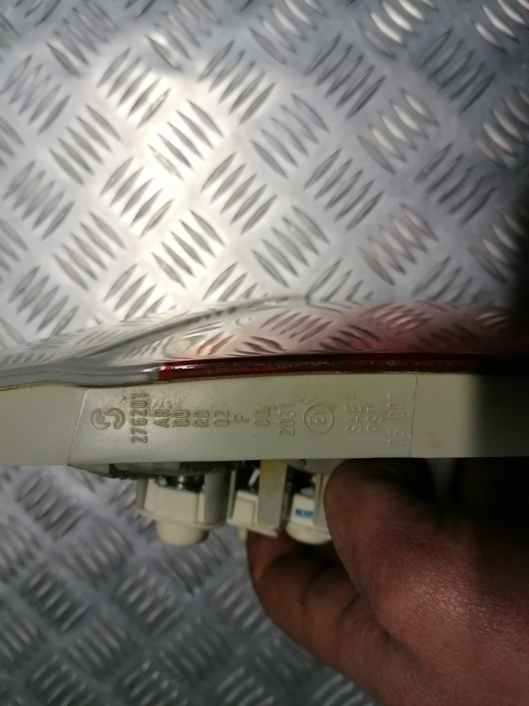 Bagāžnieka vāka labais lukturis priekš BMW 330D E91 2008 TOURING 3 Bagāžnieka vāka labais lukturis priekš BMW 330D E91 2008 TOURING