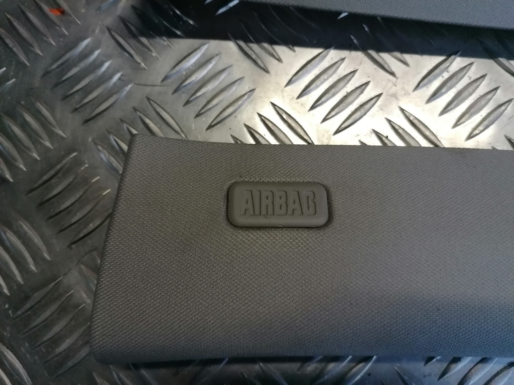 Priekšējas salona statnes apdare priekš BMW 330D E91 2008 TOURING 3 Priekšējas salona statnes apdare priekš BMW 330D E91 2008 TOURING