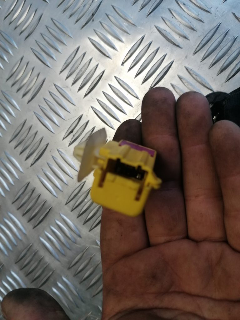 Priekšējā labā drošības josta priekš VW TOURAN 2005 3 Priekšējā labā drošības josta priekš VW TOURAN 2005