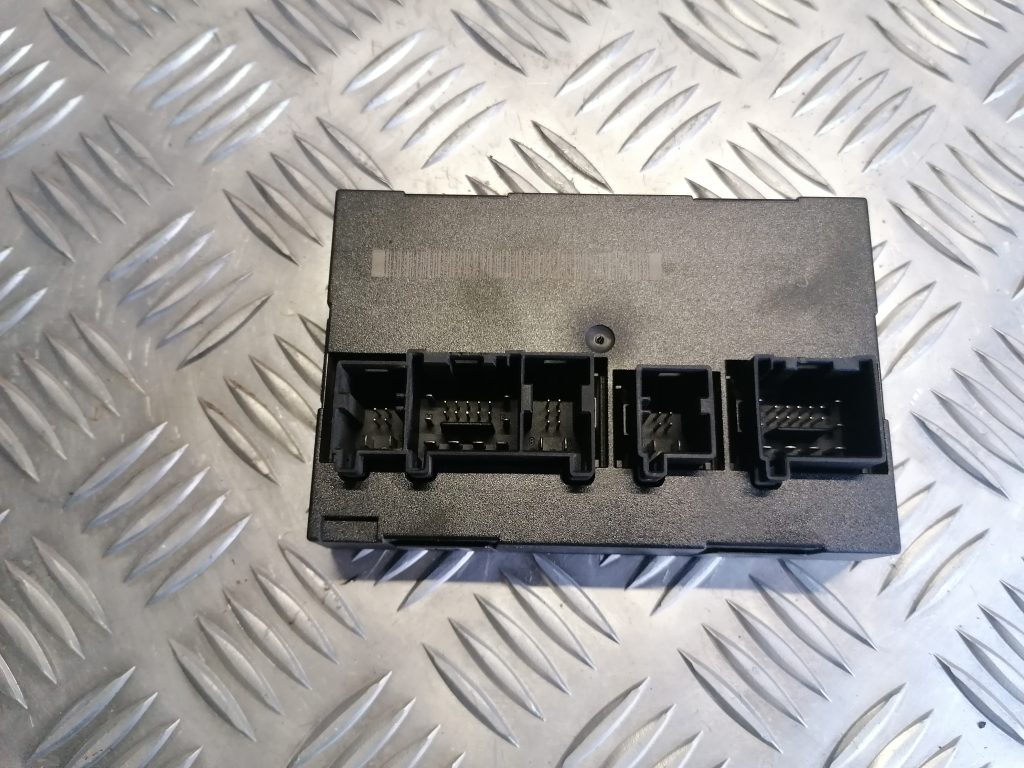 Komforta vadības bloks priekš VW TOURAN 2005 2 Komforta vadības bloks priekš VW TOURAN 2005