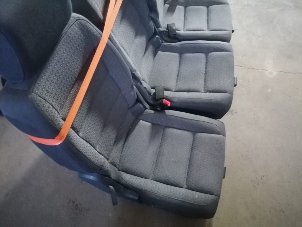 Sēdekļu komplekts priekš VW TOURAN 2005 2 Sēdekļu komplekts priekš VW TOURAN 2005