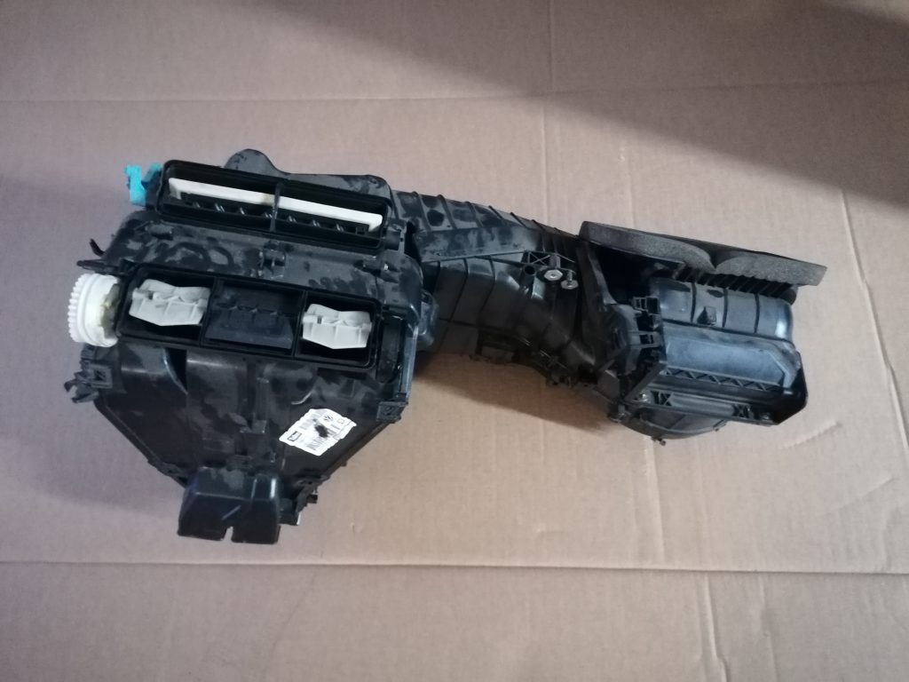 Salona sildītājs priekš VW TOURAN 2005