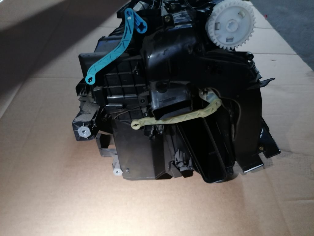 Salona sildītājs priekš VW TOURAN 2005