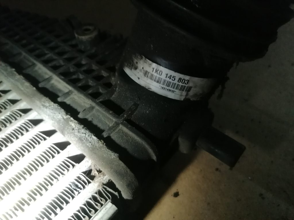 Interkūleris priekš VW TOURAN 2005