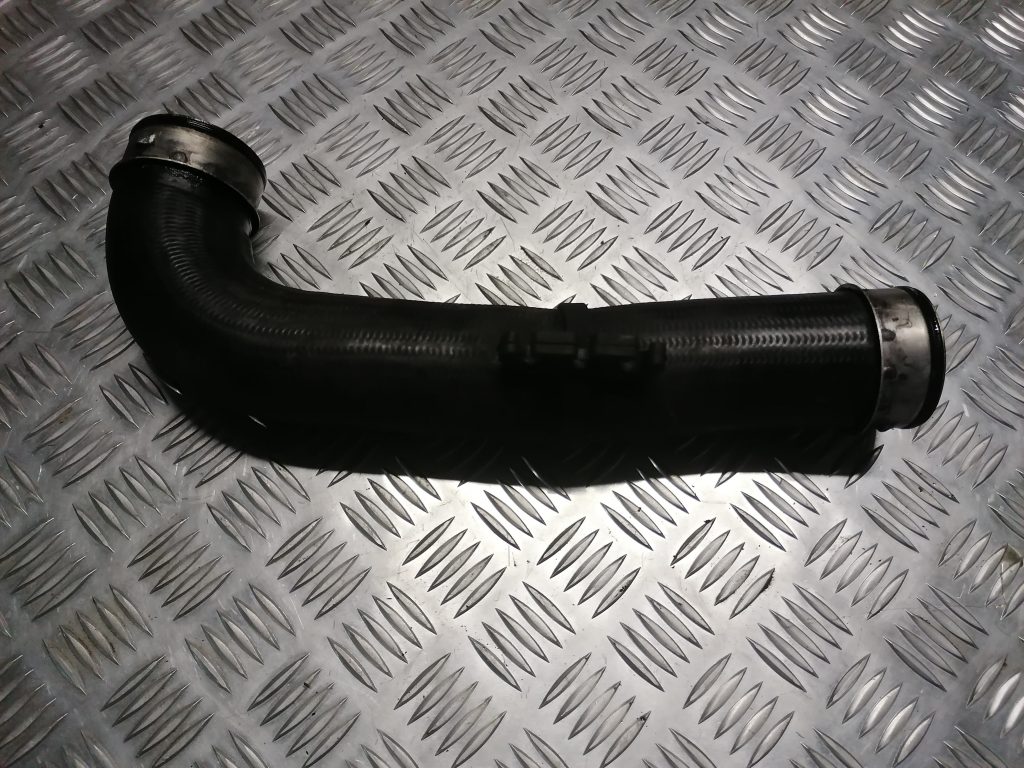 Interkulera caurule priekš VW TOURAN 2005 1 Interkulera caurule priekš VW TOURAN 2005