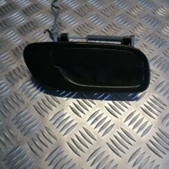 Priekšējāis labais durvju rokturis priekš VOLVO V70 2007