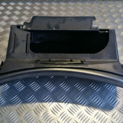 Mantu glabāšanas nodalījums pasažiera pusē priekš VOLVO V70 2007