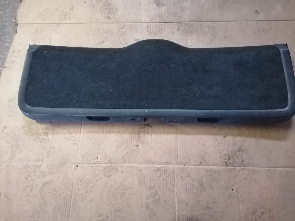 Bagāžnieka vāka liela apdare priekš VOLVO V70 2007 1 Bagāžnieka vāka liela apdare priekš VOLVO V70 2007