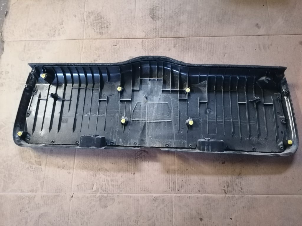 Bagāžnieka vāka liela apdare priekš VOLVO V70 2007 2 Bagāžnieka vāka liela apdare priekš VOLVO V70 2007