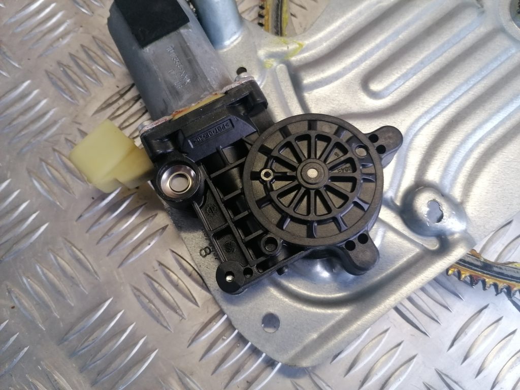 Stikla pacelšanas mehānisms priekšējais kreisais priekš VOLVO V70 2007