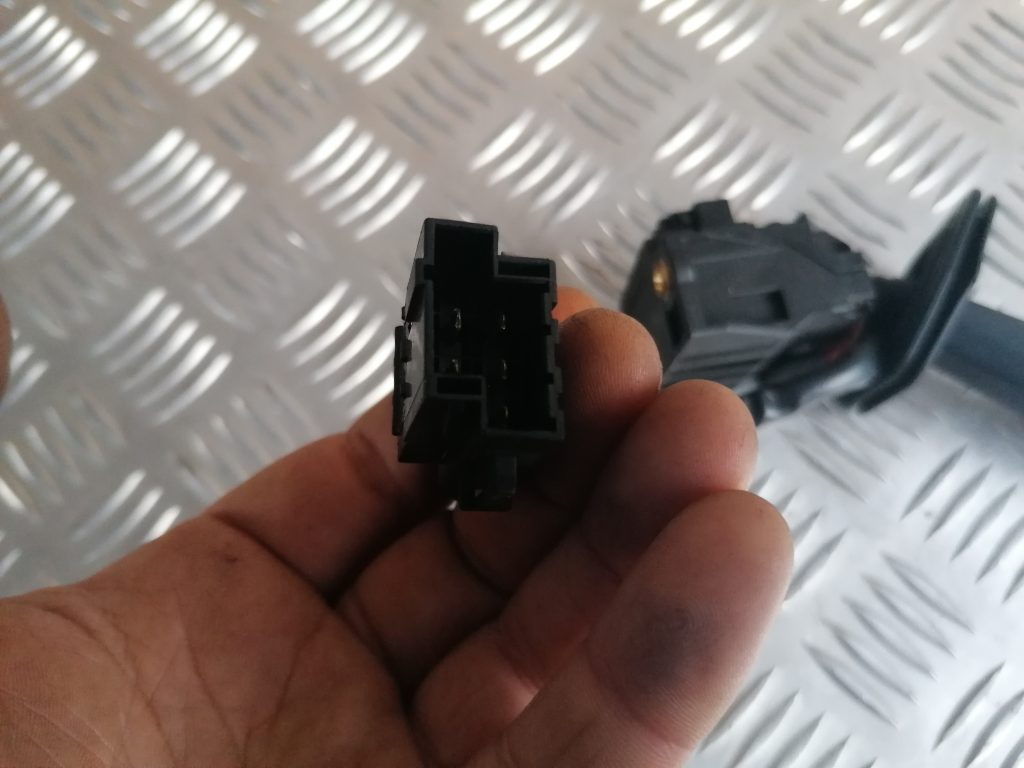 Stikla tīrītāja slēdzis priekš VOLVO 850 1995 3 Stikla tīrītāja slēdzis priekš VOLVO 850 1995