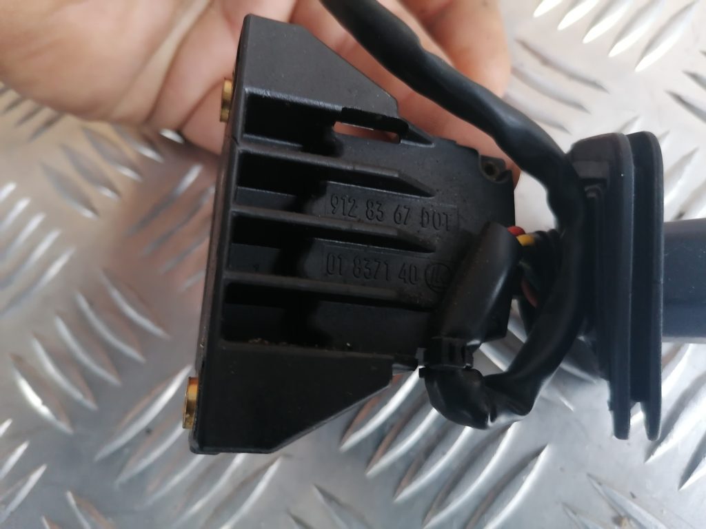 Stikla tīrītāja slēdzis priekš VOLVO 850 1995 2 Stikla tīrītāja slēdzis priekš VOLVO 850 1995