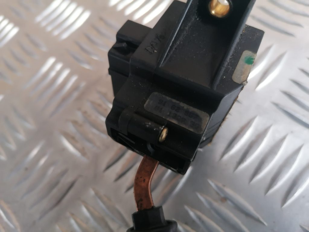 Pagrieziena rādītāju slēdzis priekš VOLVO 850 1995 3 Pagrieziena rādītāju slēdzis priekš VOLVO 850 1995