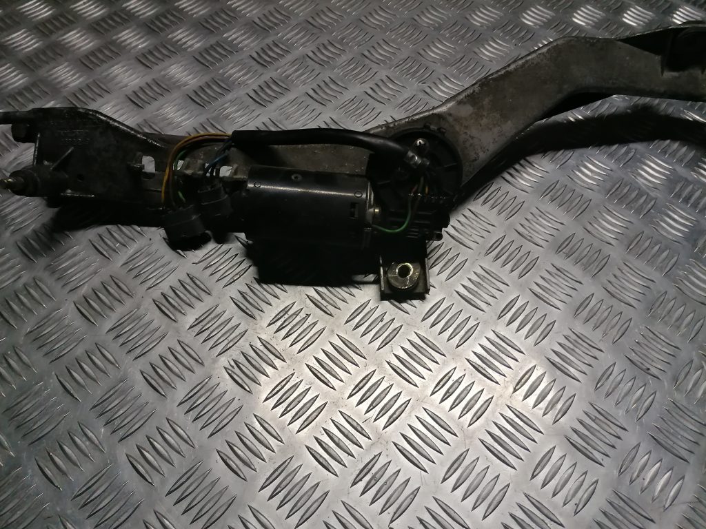 Vējstikla tīrīšanas mehānisms priekš VOLVO 850 1995 4 Vējstikla tīrīšanas mehānisms priekš VOLVO 850 1995